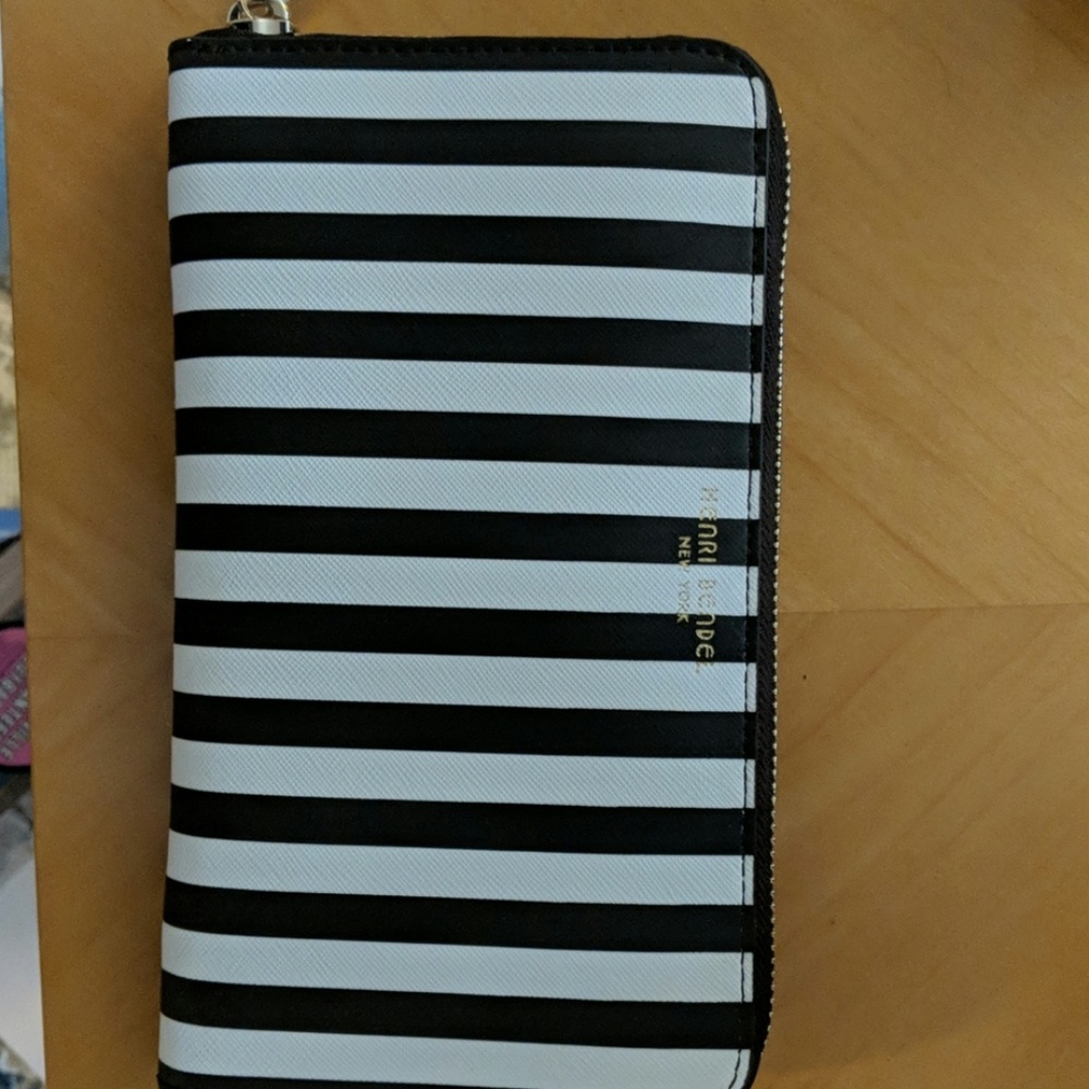 Henri Bendel wallet